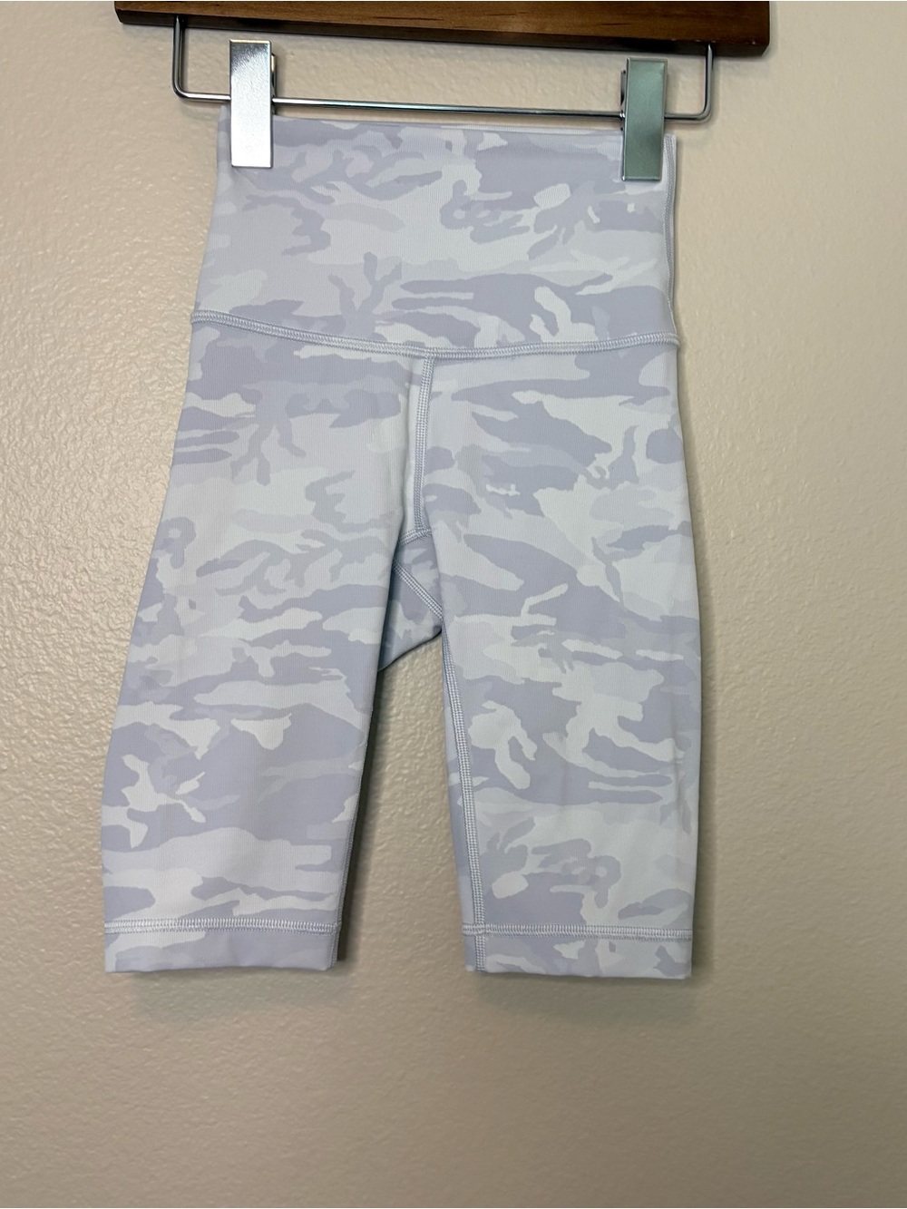 Lululemon women teens camp biker shorts size 0 athletic workout summer beach